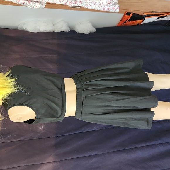 Skirt and crop top ☆ Medium ☆ Black ☆ Fun!  Pleated skirt ☆ Funky Top ☆ Cool 😎 - Picture 4 of 14